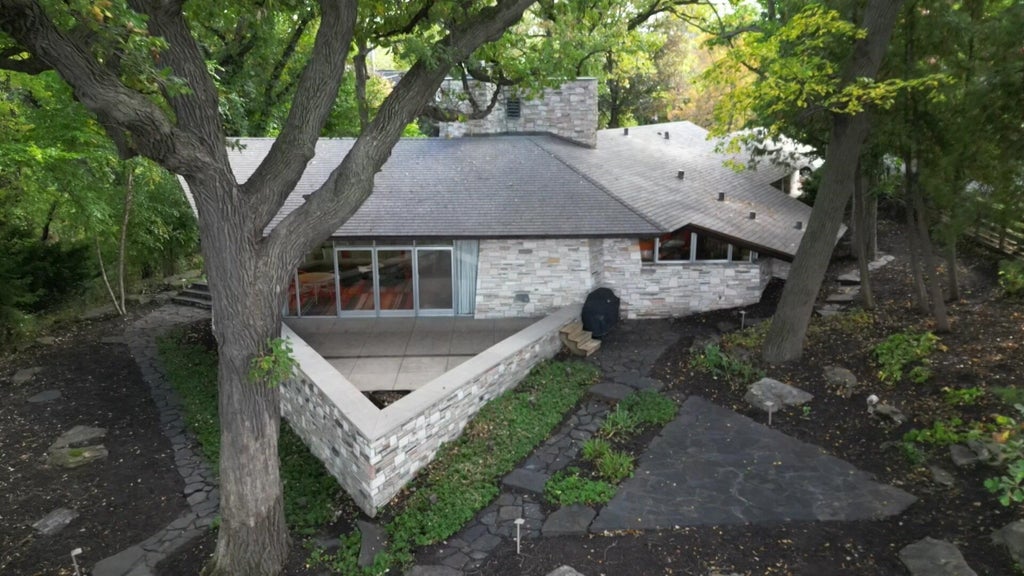 Home designed by iconic architect Frank Lloyd Wright now on the market — WCCO / CBS Minnesota, Fridley Real Estate news