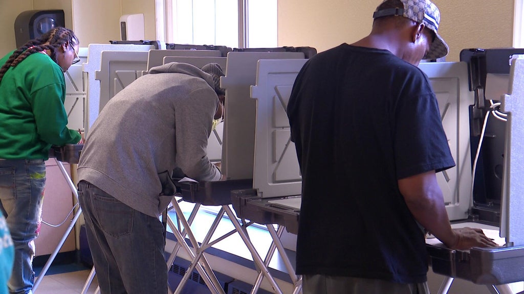 Catholic Charities helps Minnesota's unhoused vote ahead of midterms — WCCO / CBS Minnesota, Fridley Sports news