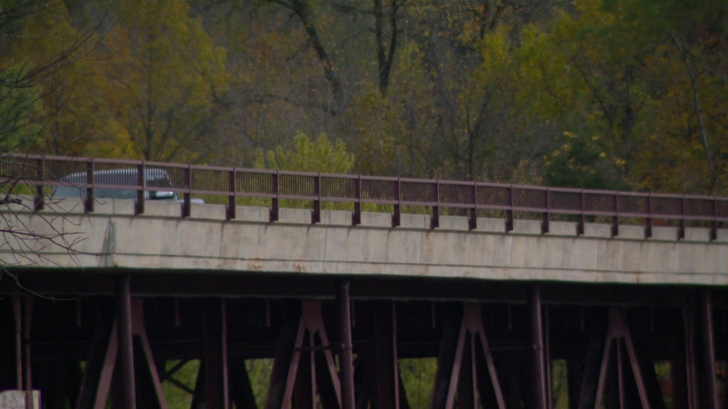 Businesses near Osceola brace as Highway 243 bridge set to close — WCCO / CBS Minnesota, Fridley Business news