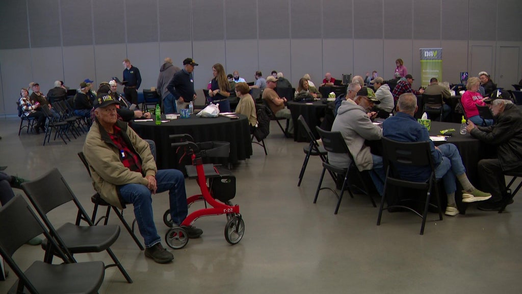 Minnesota veterans receiving claims assistance, health exams at clinic — WCCO / CBS Minnesota, Fridley Arts news