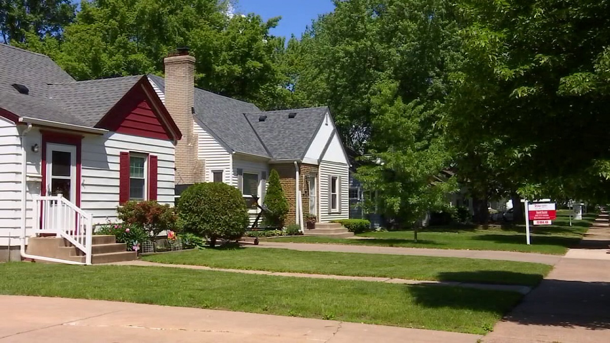US pending home sales sink near 12-year low as rates top 7%: Report — FOX 9, Fridley Real Estate news