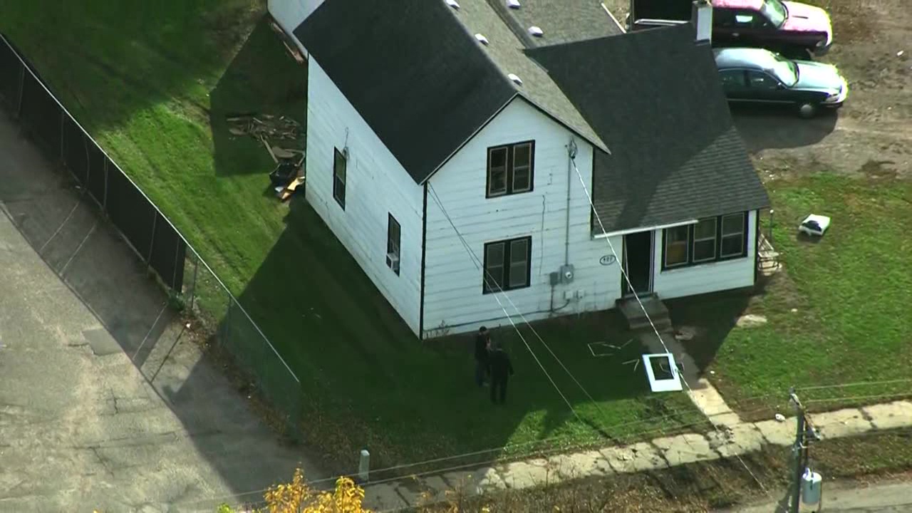 Man wielding axe threatens to ‘kill all’ SWAT agents during standoff in St. Joseph: Charges — FOX 9
