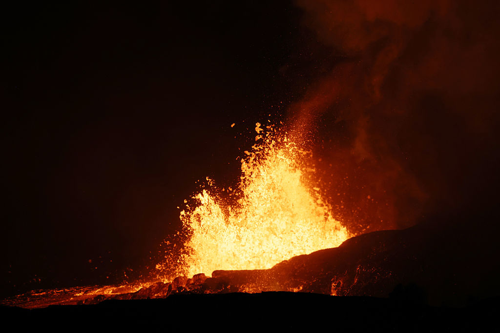 Kīlauea volcano activity prompts trail closures at popular Hawaii national park — FOX 9