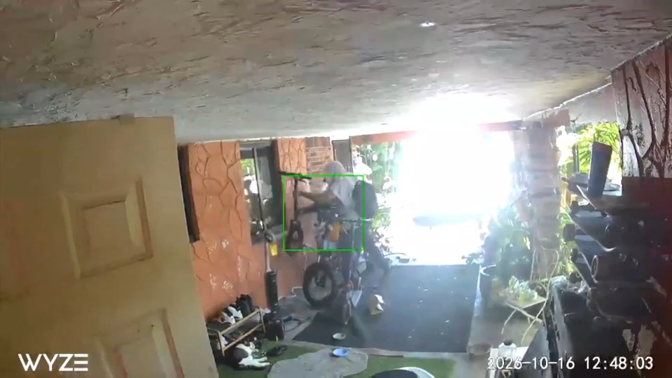 Investigators search for man caught on camera stealing an e-bike from a Fort Lauderdale home — WSVN 7 Broward, Fridley Community news