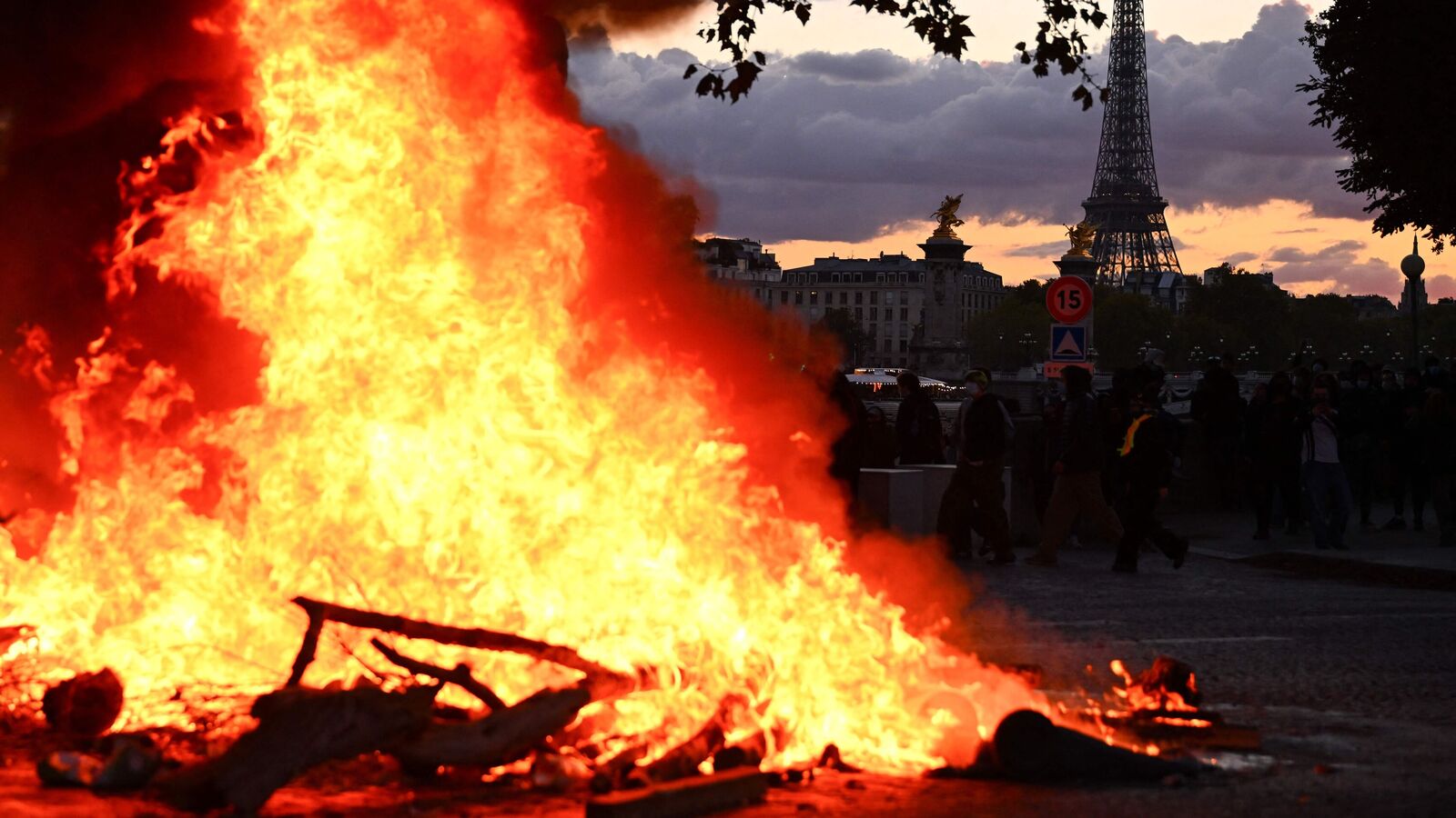 France Protests: Cars torched, shops looted as police arrest 272 demonstrators — Mint India, Fridley Business news